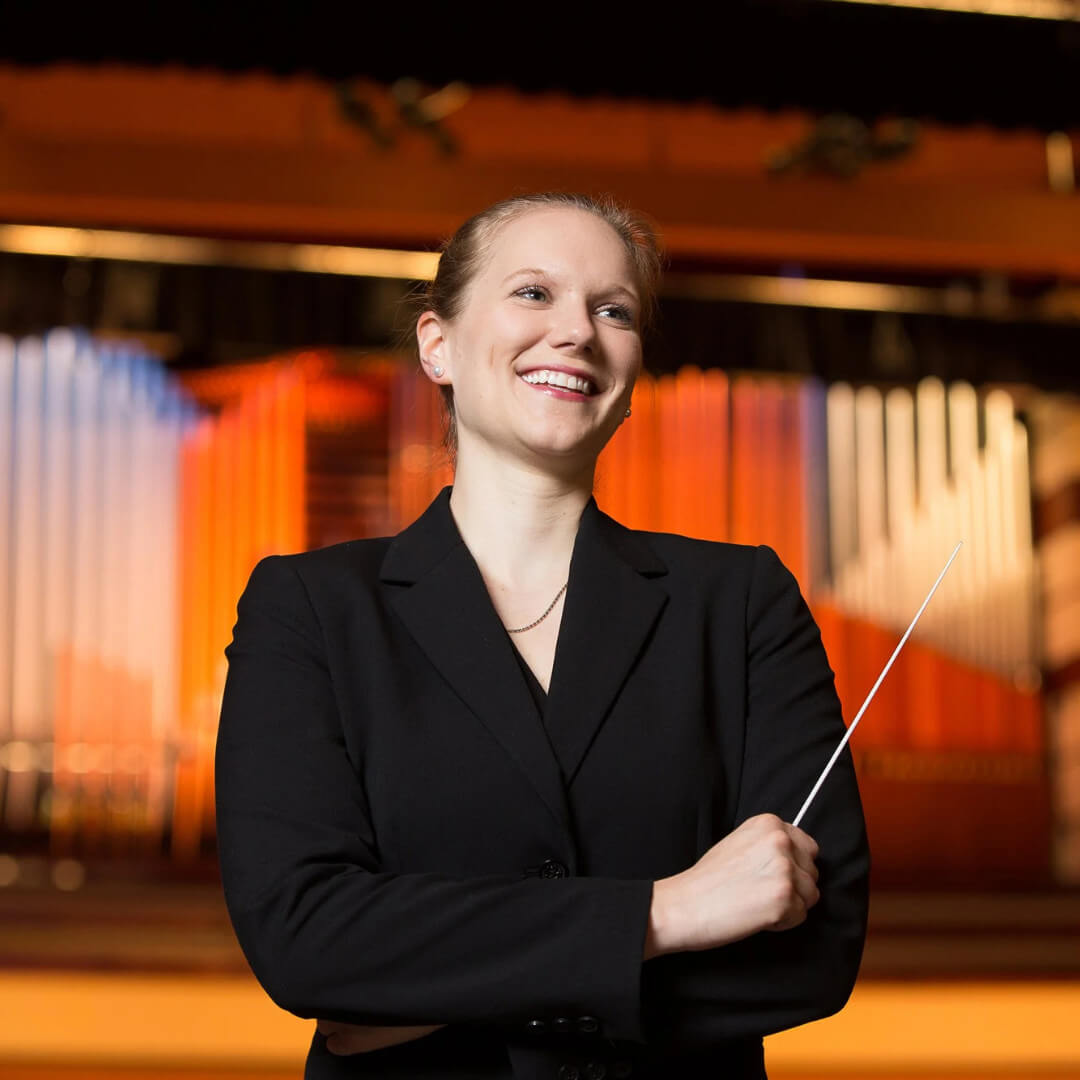 Conductor Hannah Schendel