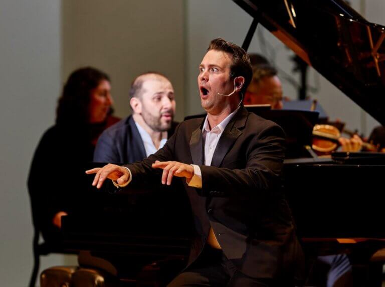 Baritone Joseph Lattanzi as Van Cliburn