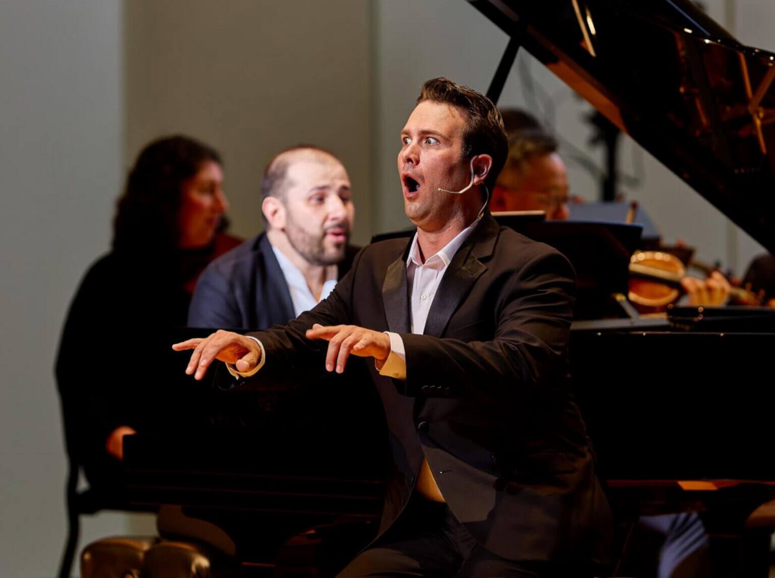 Baritone Joseph Lattanzi as Van Cliburn